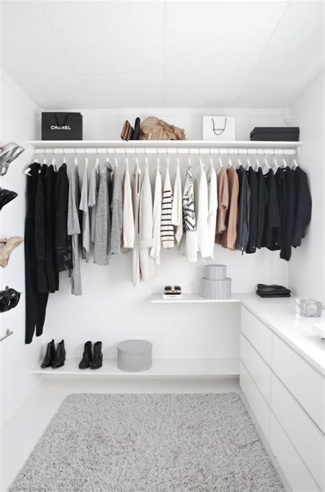 14 Must Have Pieces For A Minimalist Wardrobe