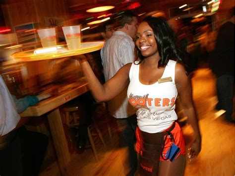 Hooters Posts Job Listings For Gm Staff At Location Opening Soon In