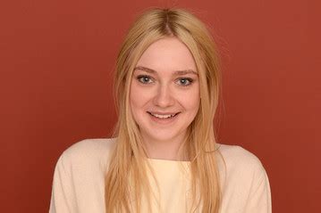 Dakota Fanning Is A Very Good Girl Here S Why She Was Naked At