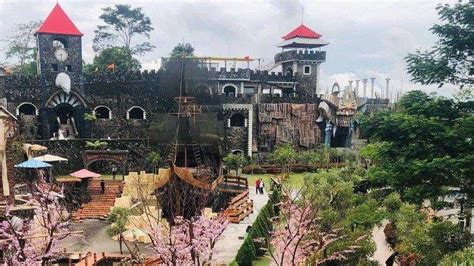 Harga Tiket Masuk The Lost World Castle Jogja Terbaru 2021 Ada Spot
