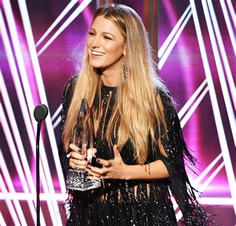 Blake Lively Wears Sexy Beaded Mini At 2017 Peoples Choice Awards
