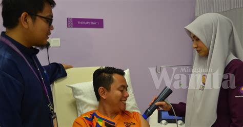 Ketua pegawai eksekutif dan tiga pegawai zakat pulau pinang (zpp) antara sebelas individu yang direman bagi membantu. Tugas Sebagai Pegawai Fisioterapi, Farhanah Kena Banyak ...