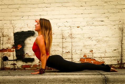 Glam Interview Fab Tips For Beginner Yoga Via Allie From The Journey Junkie