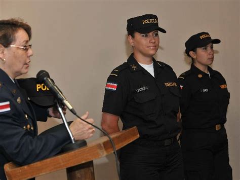 Seguridad Presenta Nuevo Uniforme Para Mujeres Policías La Nación