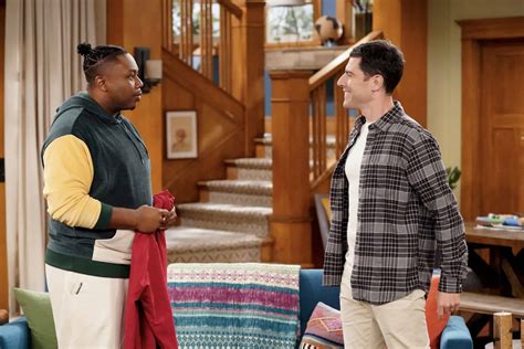 THE NEIGHBORHOOD Season 5 Episode 9 Photos Welcome To Our Time | Seat42F