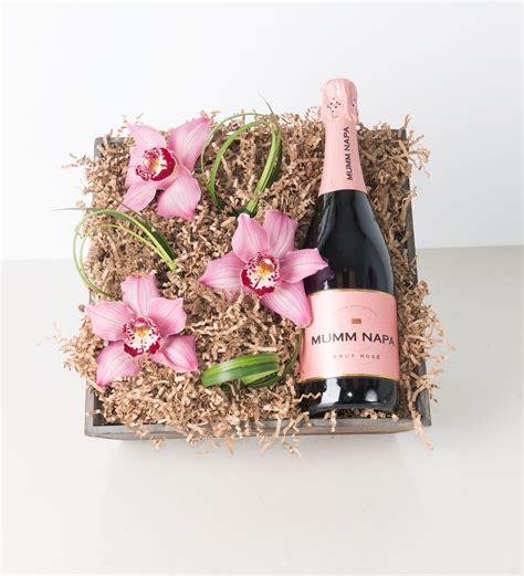 Express 24h delivery of flowers in barcelona. Champagne & Orchids - Bartz Viviano Flowers & Gifts
