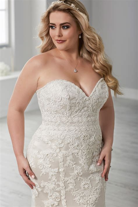 astra bridal advice for the curvy bride