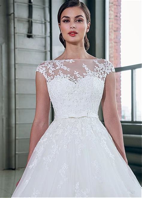 Magbridal Marvelous Tulle Bateau Neckline Ball Gown Wedding Dress With Lace Appliques Wedding
