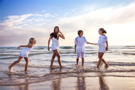 Sesiones de familia en la playa Enfócate Estudio de fotografía Sanlúcar de Barrameda Cádiz