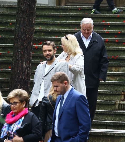 Rok temu rozwiódł się z reni jusis wiele wskazuje na to, że tomek makowiecki po rozwodzie z reni jusis znalazł już nową partnerkę. Reni Jusis i Tomek Makowiecki wspólnie odprowadzili syna ...