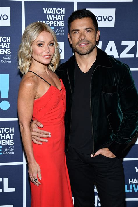 Kelly Ripas Husband Mark Consuelos Stares At Her Butt As She Flaunts Figure In Sexy Swimsuit