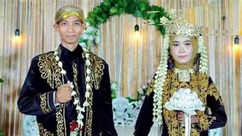 Berikut ini adalah penutupan acara olahraga yang diucapkan oleh kepala dinas pendidikan sumut dalam acara olah raga ,semoga ini dapat berguna untuk anda : Acara Pernikahan - YouTube