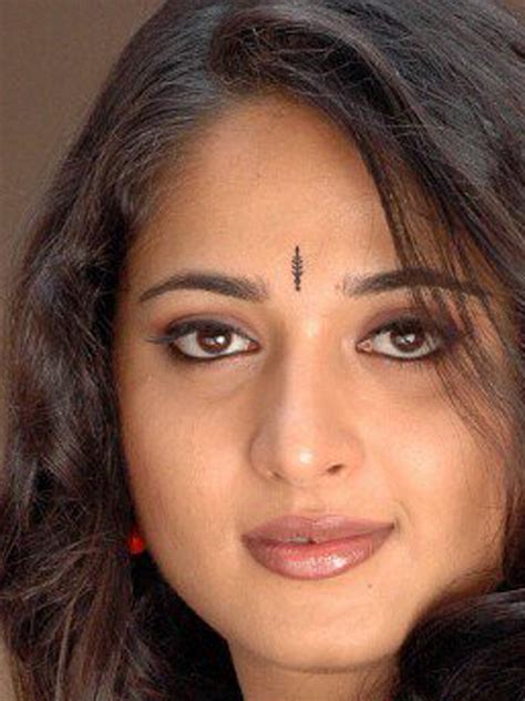 Anushka Shetty Oily Face Rare Closeup Stills Latest Anushka