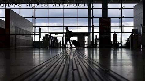 Berlin Panne Am Flughafen Ber Verhindert Start Passagiere Außer Sich