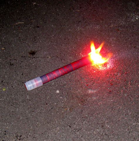 How To Light A Road Flare 10 Steps Wikihow