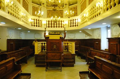 לשון חזל התקבצות של אנשים לשם מטרה מסוימת. בית הכנסת האיטלקי בירושלים - הושבילים
