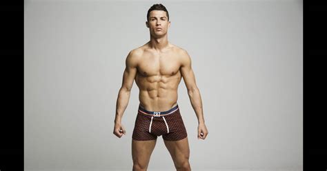 Cristiano Ronaldo Pose Pour Sa Collection De Sous V Tements Les Photos Ne Seraient Pas