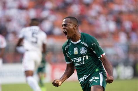 Statistique, scores des matchs, resultats, classement et historique des equipes de foot se palmeiras et sao paulo futebol clube. Palmeiras vence o São Paulo com golaço de Carlos Eduardo e se classifica no Paulistão | Jovem ...