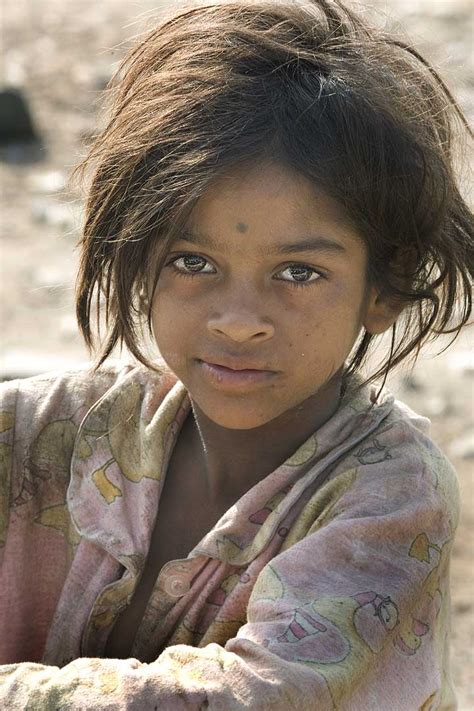フリー画像 人物写真 子供ポートレイト 少女 女の子 外国の子供 インド人 ストリートチルドレン 画像素材なら！無料・フリー写真素材のフリーフォト
