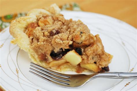 Cinnamon Apple Pie With Raisins And Crumb Topping Fake Ginger