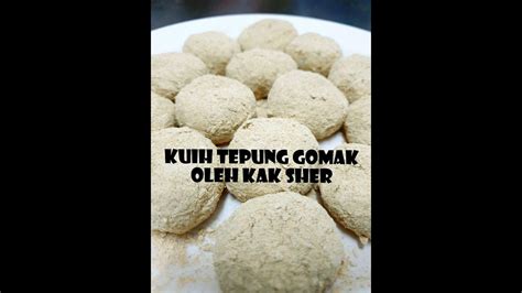 Untuk memudahkan kerja, bulat2kan inti terlebih dahulu dan ketepikan. KUIH TEPUNG GOMAK - YouTube