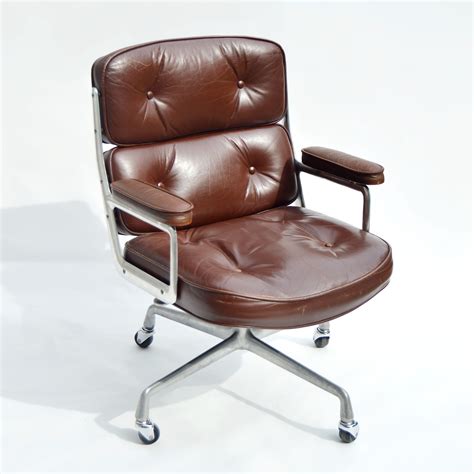 Office chairs are very personal items. Eames Lobby Chair ES 104 by Herman Miller - 1980s - Design ...