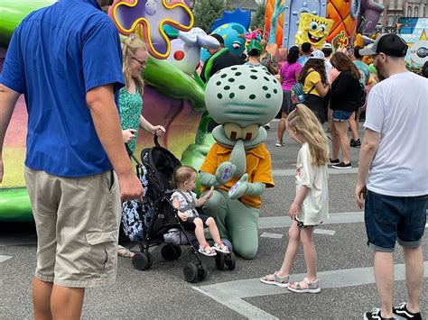Hugs And High Fives Return To Character Meet And Greets Universal Orlando