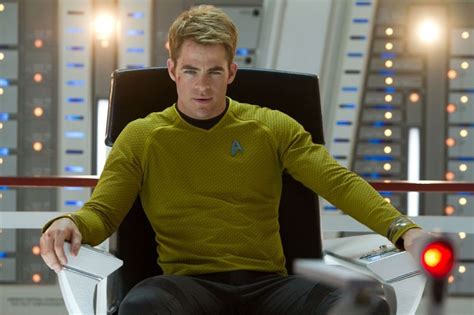 Into Darkness Star Trek Chris Pine Nei Panni Del Capitano Kirk In Una Scena