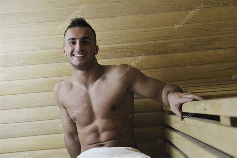 Attraktiver Junger Mann In Der Sauna — Stockfoto © Shock 3132644