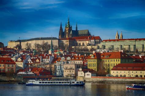 チェコ旅行記 5 世界最古で最大のお城、世界遺産・プラハ城 乾杯おじさん