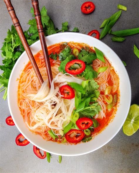 There is no better way to warm your belly and your house in the cold winter months than to make soup. Thai Red Curry Soup - Choosingchia