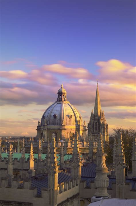 Hierdoor zou het een belangrijke stad worden in de geschiedenis van engeland. Oxford - een van de mooiste steden in het zuiden van ...