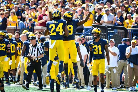 Michigan Cornerbacks Coach Mike Zordich Shares Approach With Young Players Recruiting Maize N
