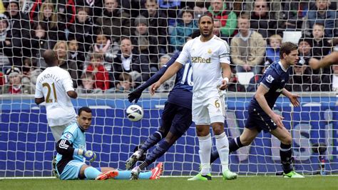 Tottenham win at Swansea to go third - Premier League 2012-2013