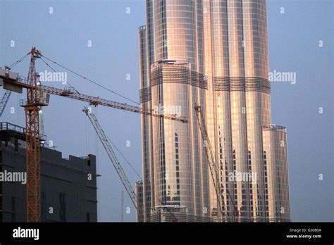 Burj Khalifa Crane Construction Site Dubai Stock Photo Alamy