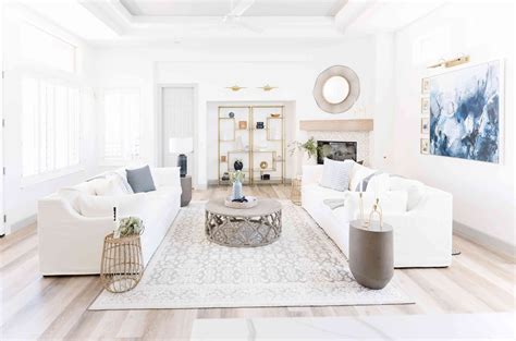 20 Beautiful Living Rooms With White Couches