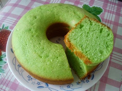 Kue ini adalah salah satu kue yang terkenal serta banyak di sukai oleh masyarakat, mulai dari anak kecil hingga orang dewasa. Resep Cara Membuat Bolu Pandan Santan Lembut Nikmat ...