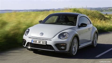 2017 Volkswagen Beetle Coupe Front Three Quarter Caricos