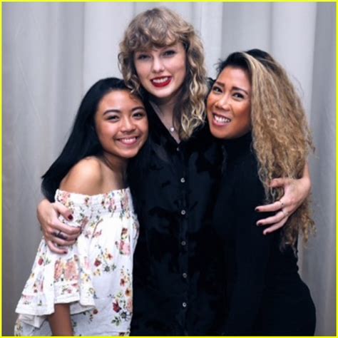 Taylor Swift Fans Share Fun Photos From London Secret Session Photo