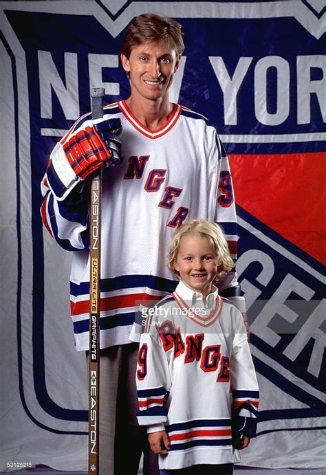Wayne Gretzky And Son Ty And Player Wayne Gretzky Wayne Gretzky