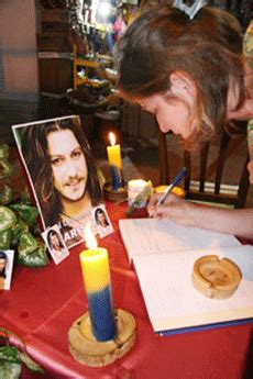 Cevrimicihaber 2.621.691 views13 years ago. BARIŞ AKARSU'NUN CENAZESİ, BARTIN DEVLET HASTANESİNDEN ...