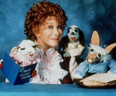 At the end of each episode, the puppets and children would sing several verses of the song while hostess shari lewis would try in vain to stop them. This is the song that never ends.... LAMB CHOP OMG / geeking - Juxtapost