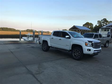 27555r20 On Stock Denali Wheel With Leveling Kit Chevy Colorado
