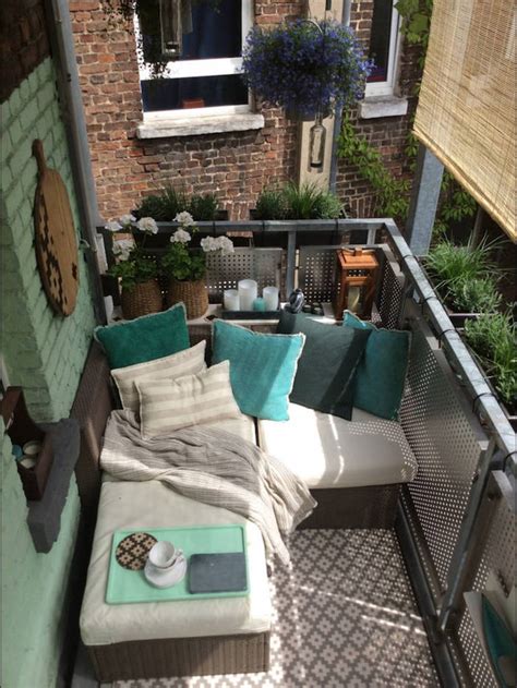Installer son salon dans son jardin, quelle bonne idée ! petit salon de jardin balcon | Idées de Décoration ...