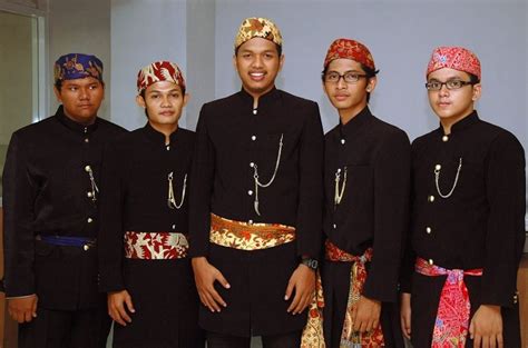 5 Pakaian Adat Suku Betawi Jakarta Sering Jalan
