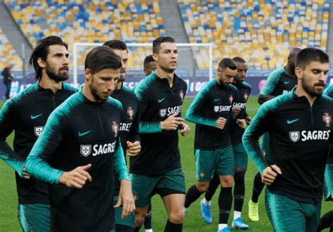 Georgina rodriguez vs cristiano ronaldo. Kết quả Ukraine vs Bồ Đào Nha: Ronaldo cán mốc 700 bàn, Bồ ...