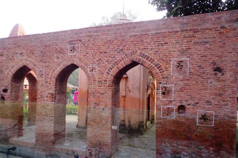 In der nähe des goldenen tempels in amritsar liegt jallianwala bagh. The Jallianwala Bagh massacre, also known as the Amritsar ...