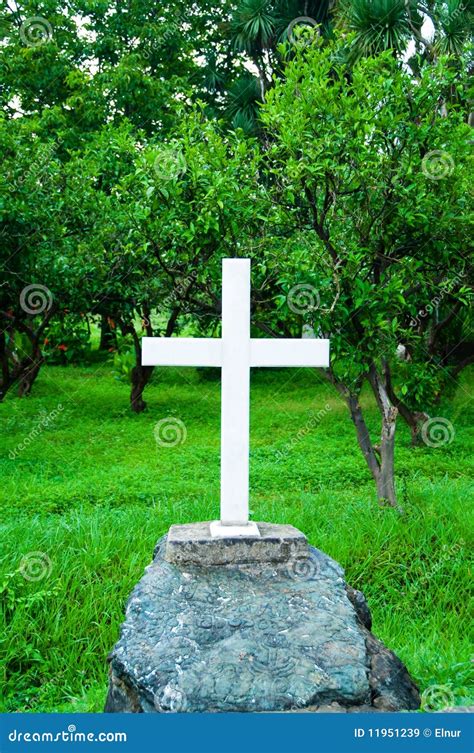 Cross At The Grave Stock Image Image Of Silhouette Faith 11951239