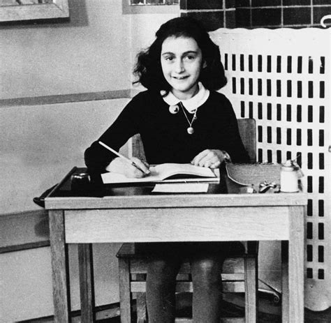 Zum tod von anne frank. Holocaust: Wer verriet Anne Franks Versteck? - WELT