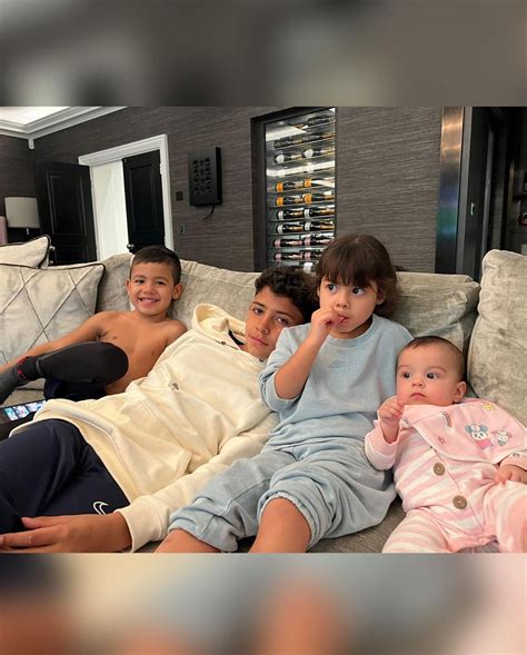 How Many Kids Does Cristiano Ronaldo Have Childrens Guide